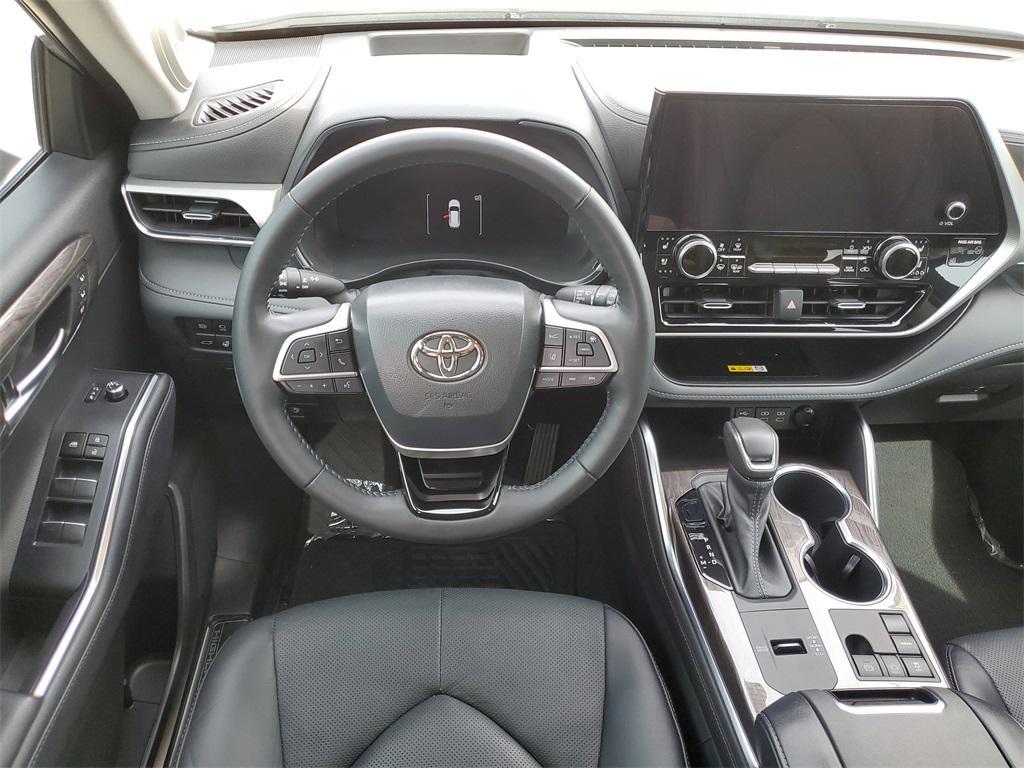 used 2023 Toyota Highlander car, priced at $45,888