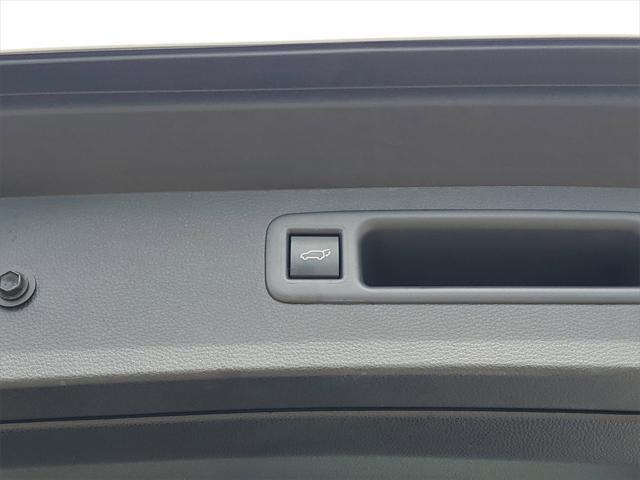 used 2023 Toyota Highlander car, priced at $42,777
