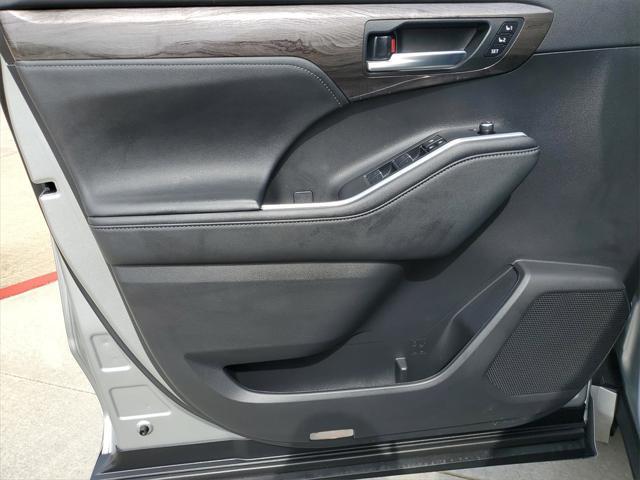 used 2023 Toyota Highlander car, priced at $42,777