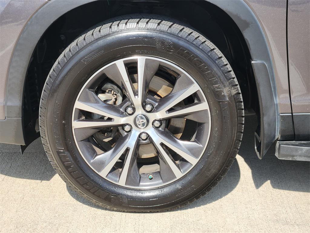 used 2019 Toyota Highlander car, priced at $25,888