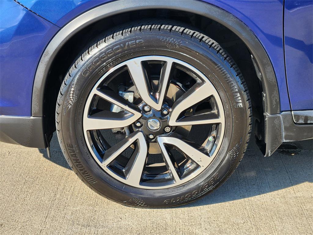 used 2019 Nissan Rogue car, priced at $19,888