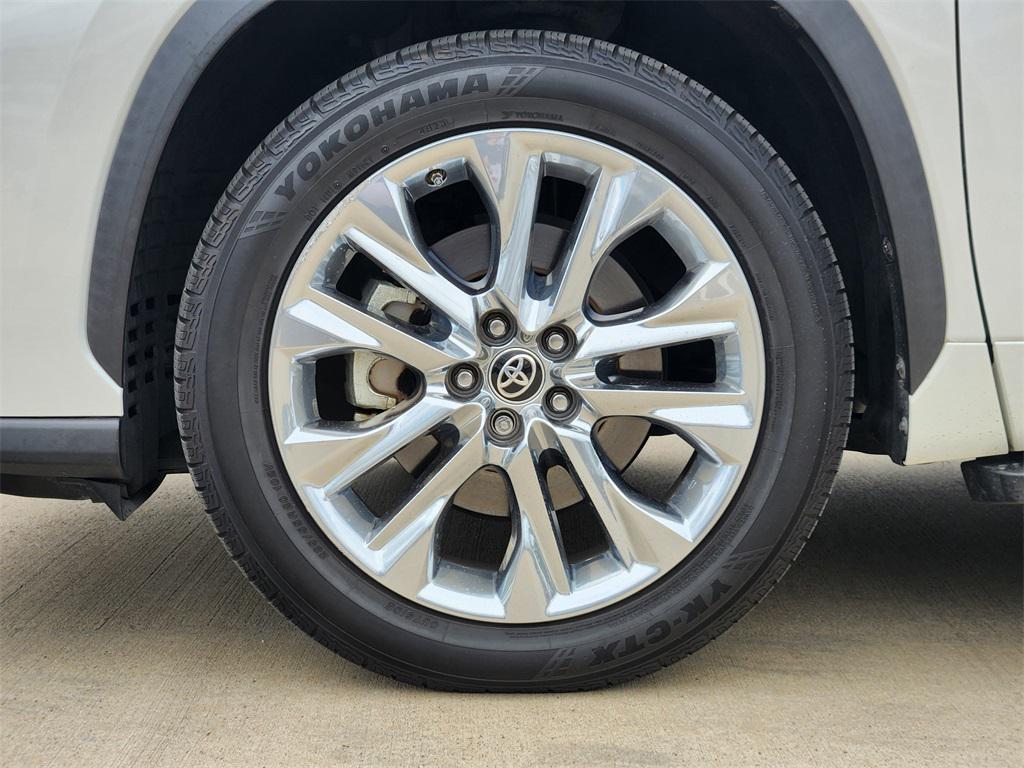 used 2020 Toyota Highlander Hybrid car, priced at $35,888