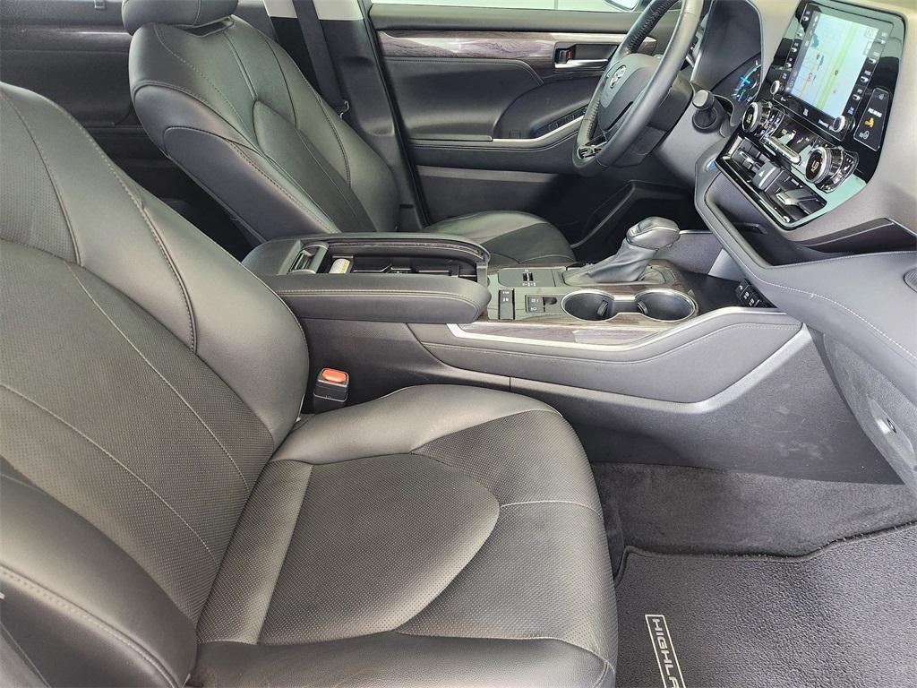 used 2020 Toyota Highlander Hybrid car, priced at $35,888