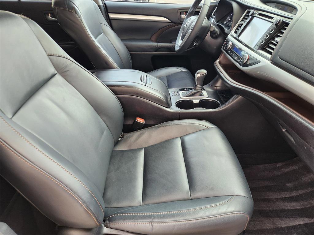 used 2015 Toyota Highlander car, priced at $16,888