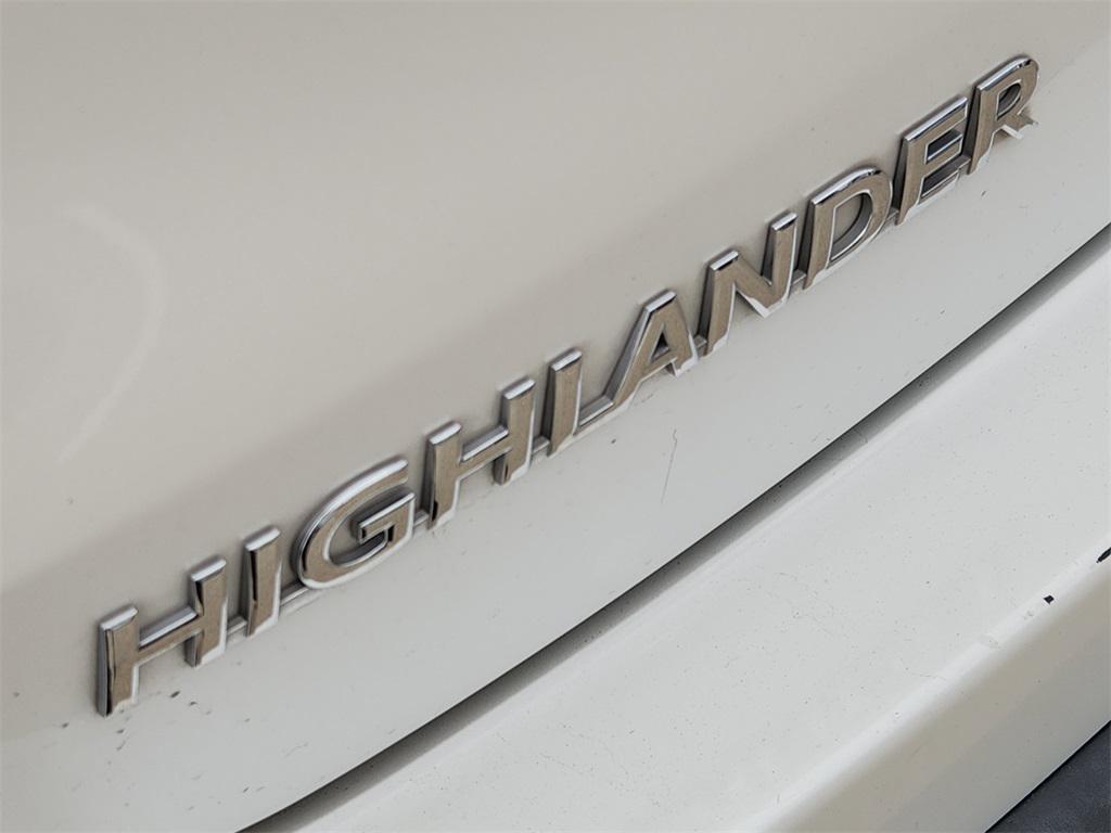 used 2015 Toyota Highlander car, priced at $16,888