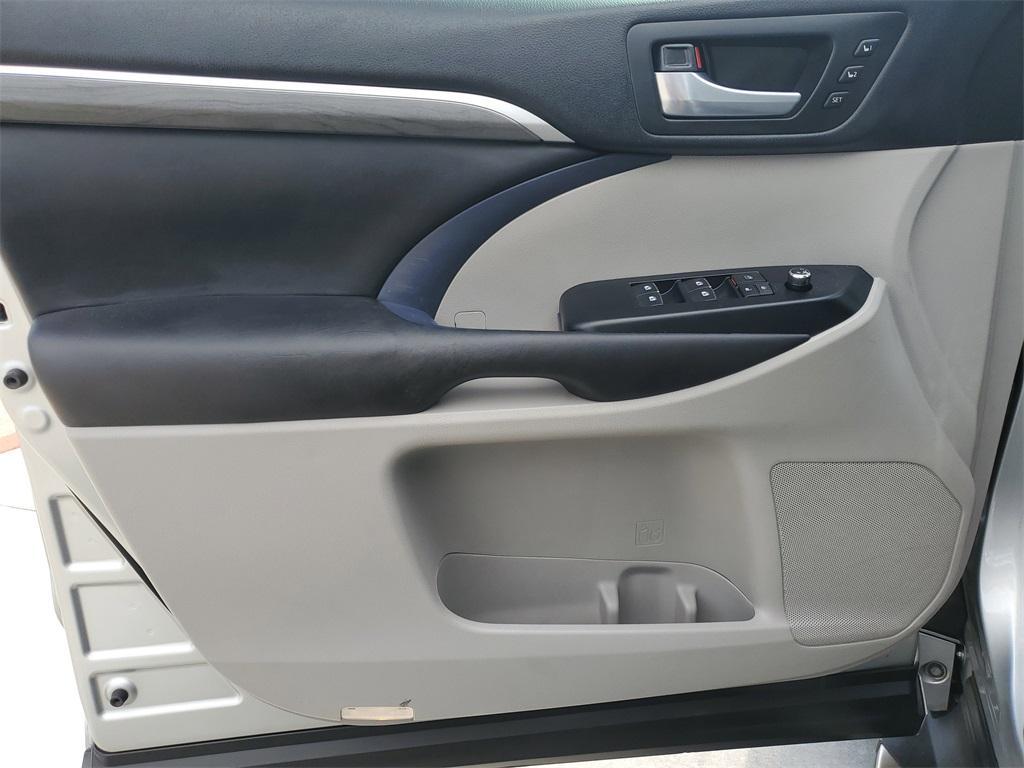 used 2017 Toyota Highlander car, priced at $25,949