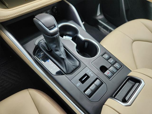 used 2024 Toyota Highlander car, priced at $44,888