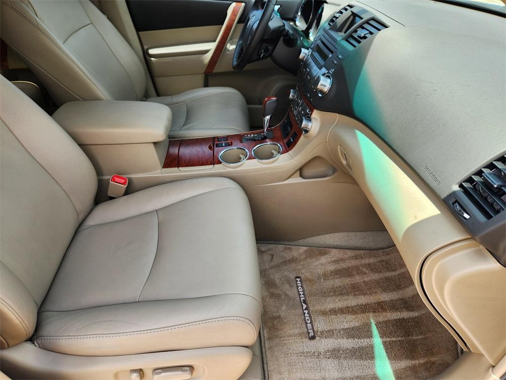 used 2010 Toyota Highlander car, priced at $12,888