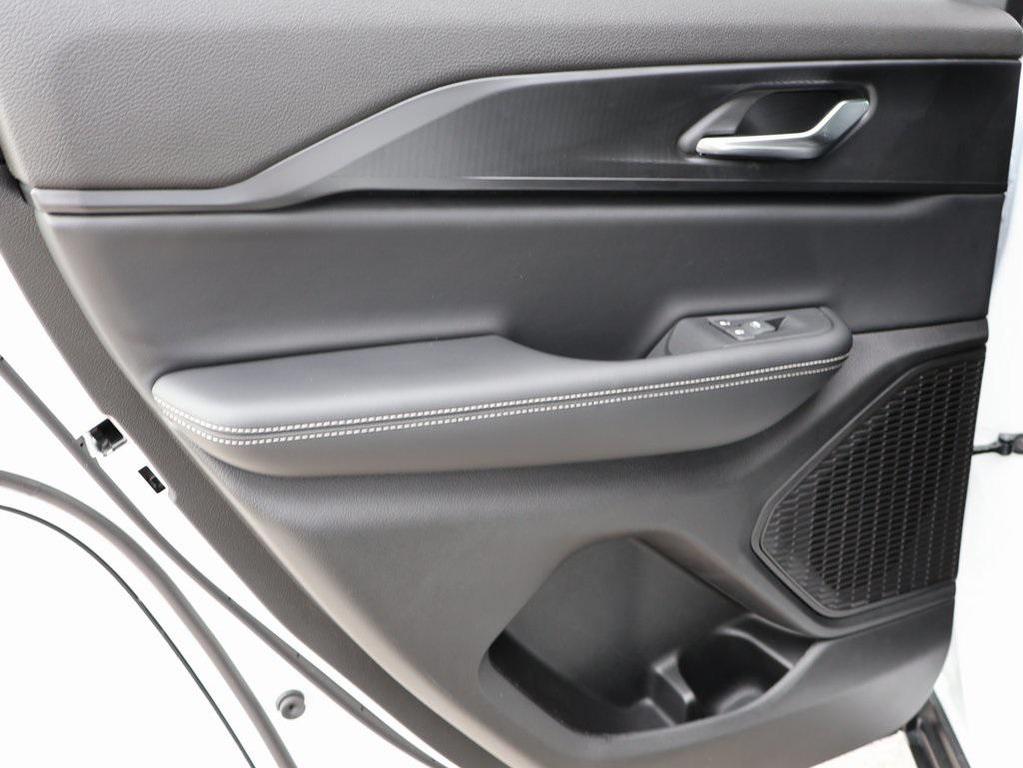 new 2025 Jeep Grand Cherokee car, priced at $39,027