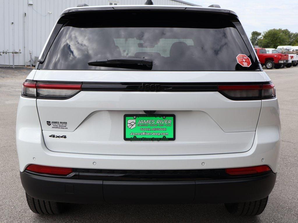 new 2025 Jeep Grand Cherokee car, priced at $39,027