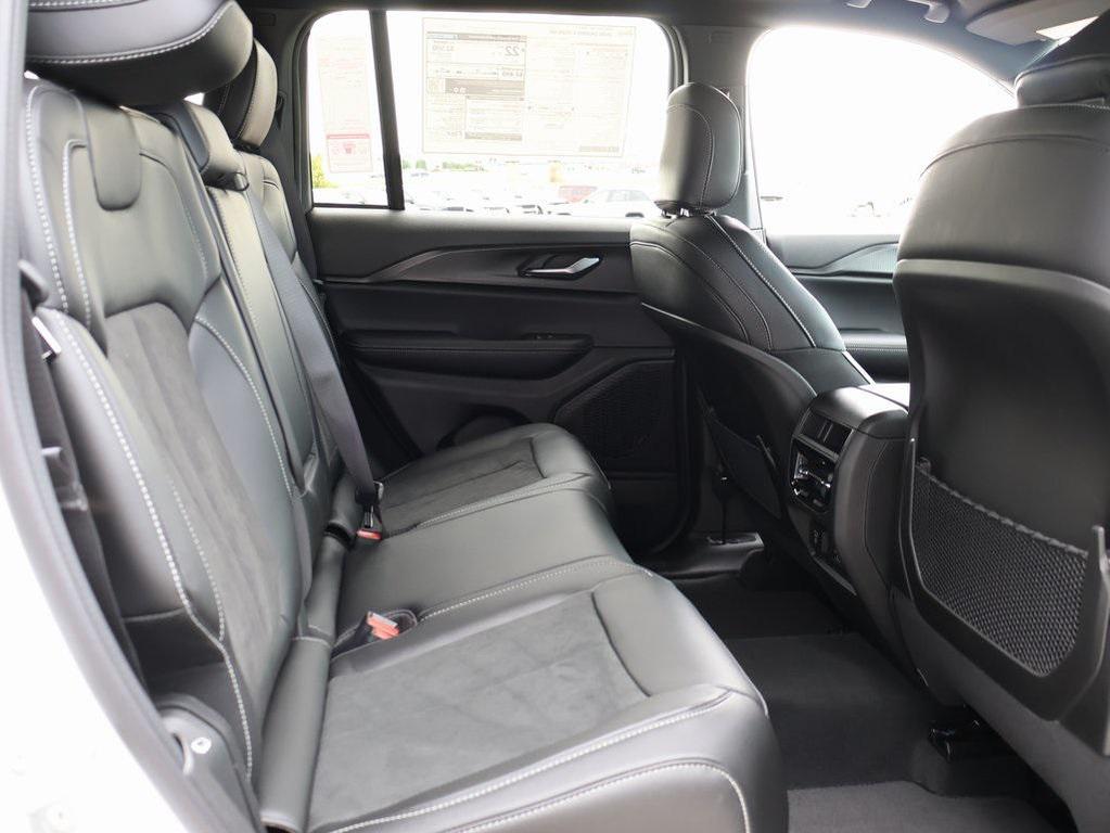 new 2025 Jeep Grand Cherokee car, priced at $39,027