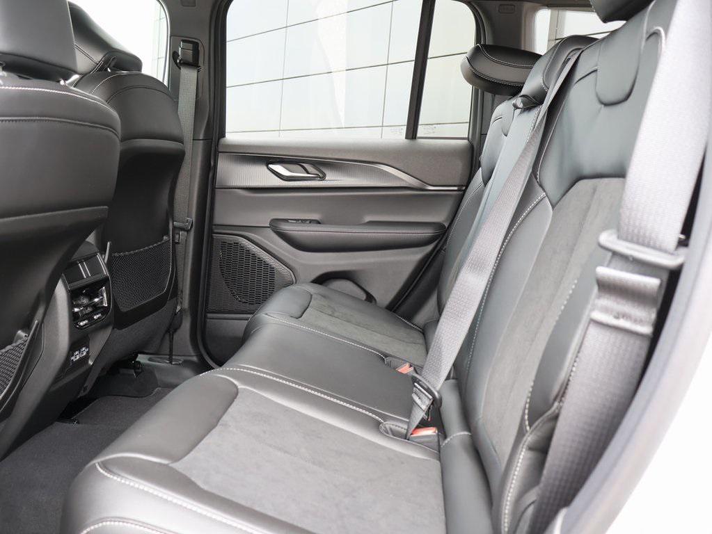 new 2025 Jeep Grand Cherokee car, priced at $39,027