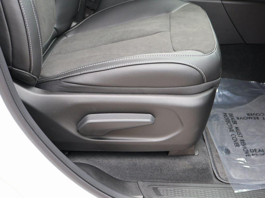 new 2025 Jeep Grand Cherokee car, priced at $39,027