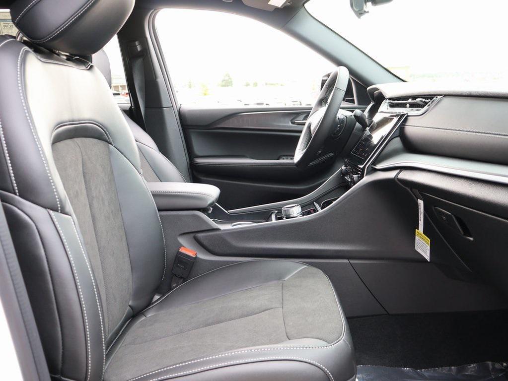 new 2025 Jeep Grand Cherokee car, priced at $39,027