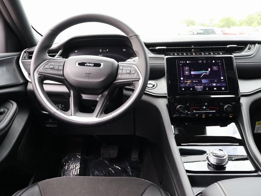 new 2025 Jeep Grand Cherokee car, priced at $39,027
