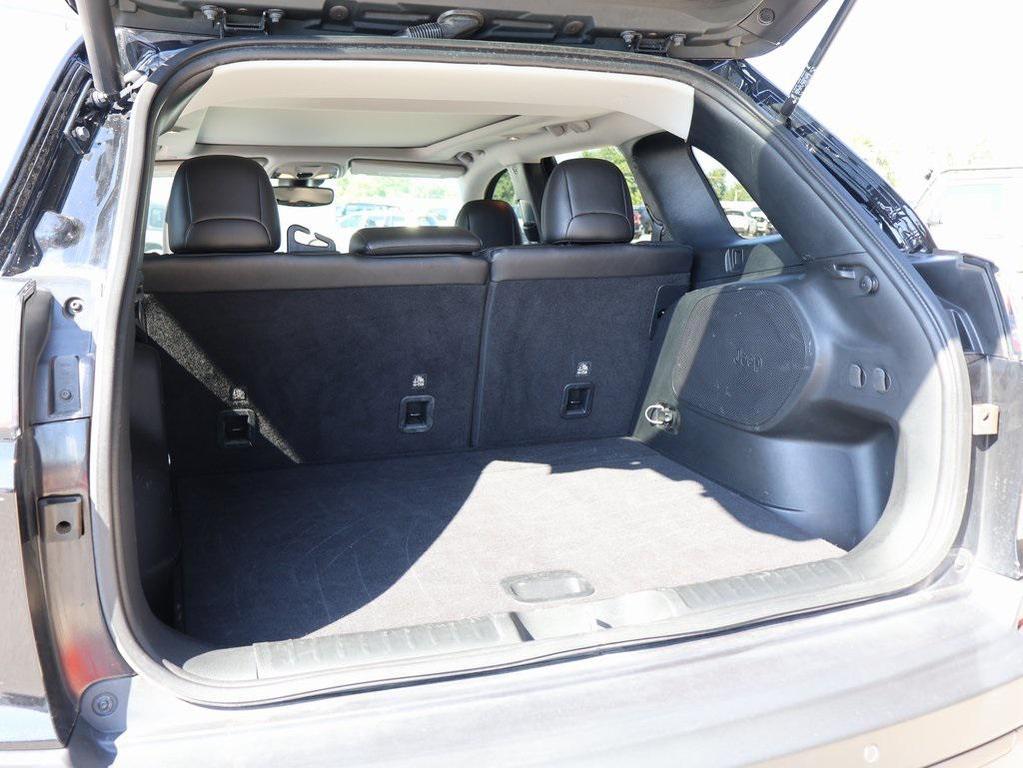 used 2023 Jeep Cherokee car, priced at $22,959