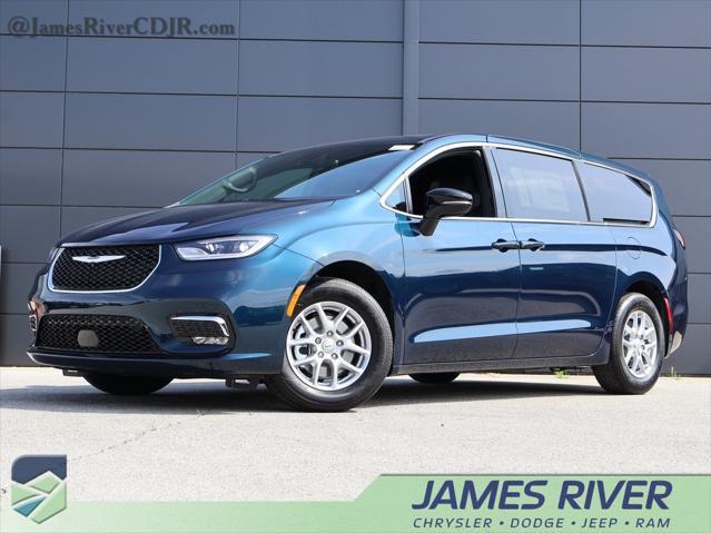 new 2025 Chrysler Pacifica car, priced at $39,747