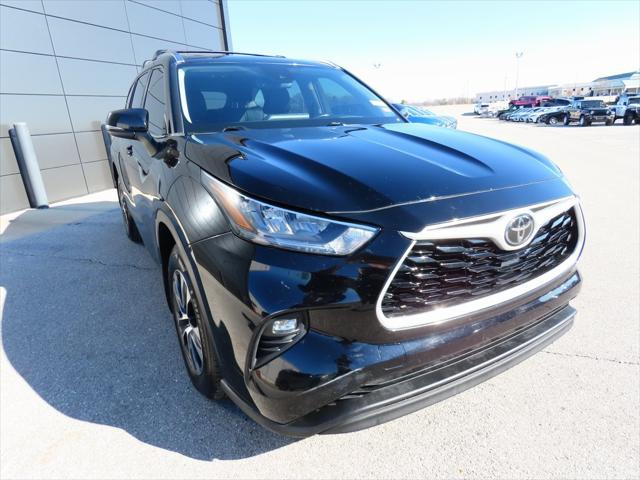 used 2020 Toyota Highlander car, priced at $25,238