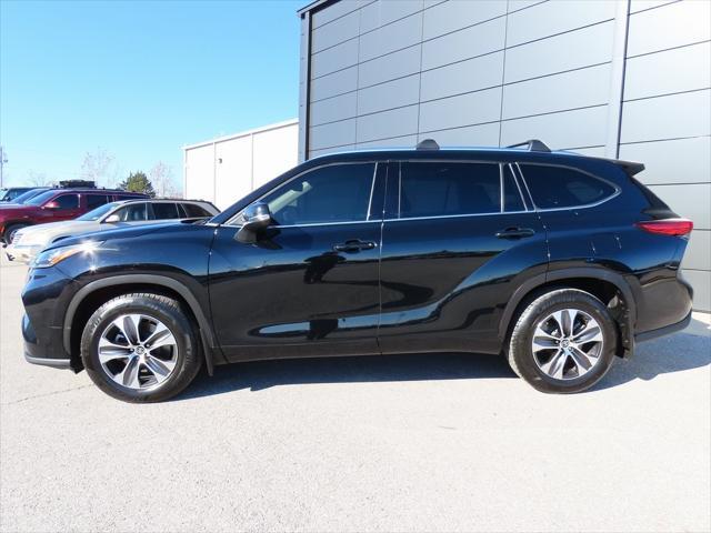 used 2020 Toyota Highlander car, priced at $25,238