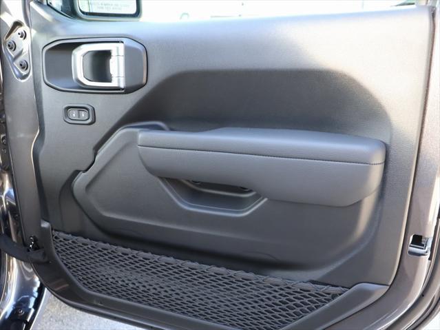 new 2025 Jeep Wrangler car, priced at $44,075