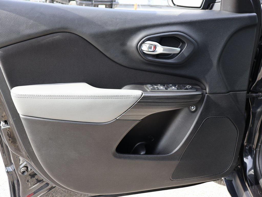 used 2014 Jeep Cherokee car, priced at $10,899