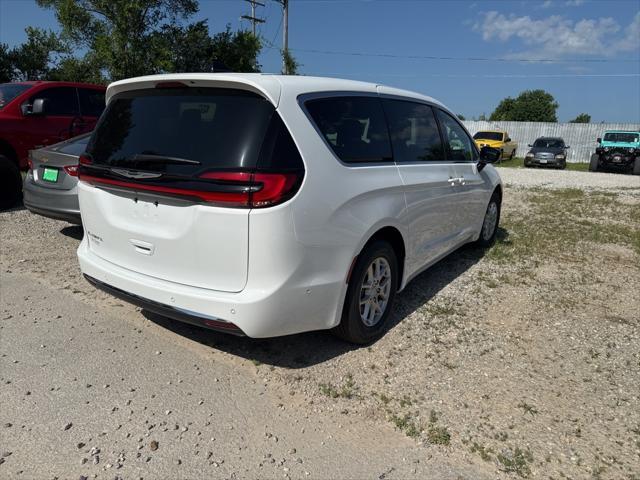 new 2025 Chrysler Pacifica car, priced at $39,032