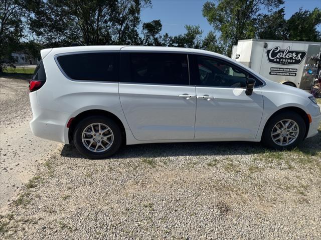 new 2025 Chrysler Pacifica car, priced at $39,032