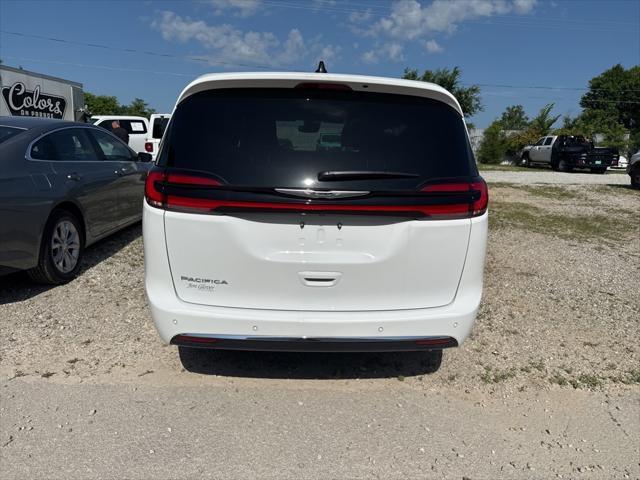 new 2025 Chrysler Pacifica car, priced at $39,032