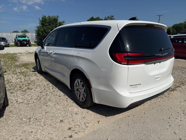 new 2025 Chrysler Pacifica car, priced at $39,032