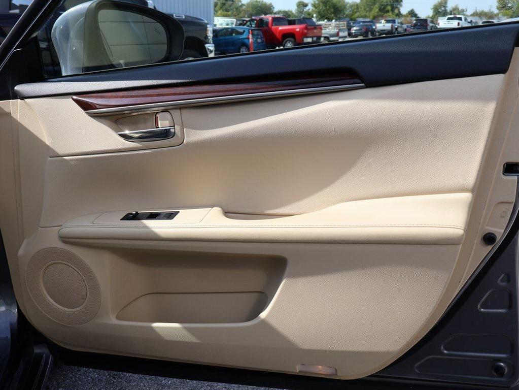 used 2014 Lexus ES 350 car, priced at $17,899