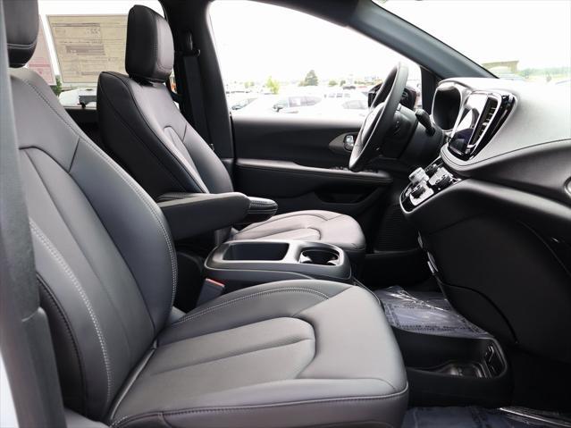 new 2025 Chrysler Pacifica car, priced at $41,147