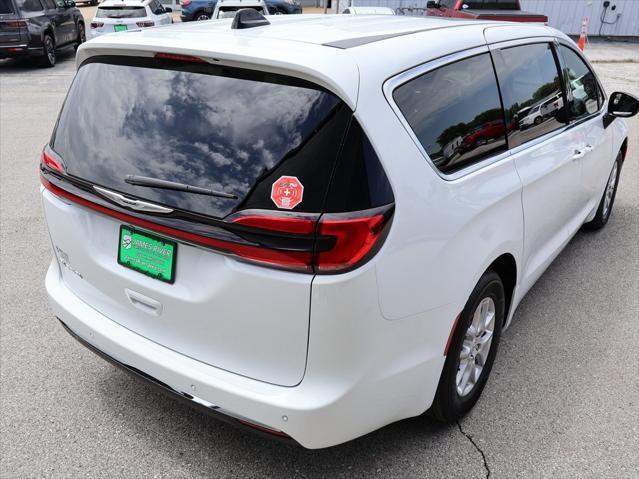 new 2025 Chrysler Pacifica car, priced at $41,147