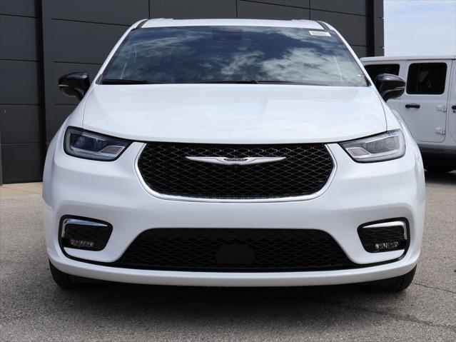 new 2025 Chrysler Pacifica car, priced at $41,147