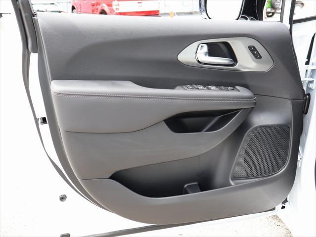 new 2025 Chrysler Pacifica car, priced at $41,147