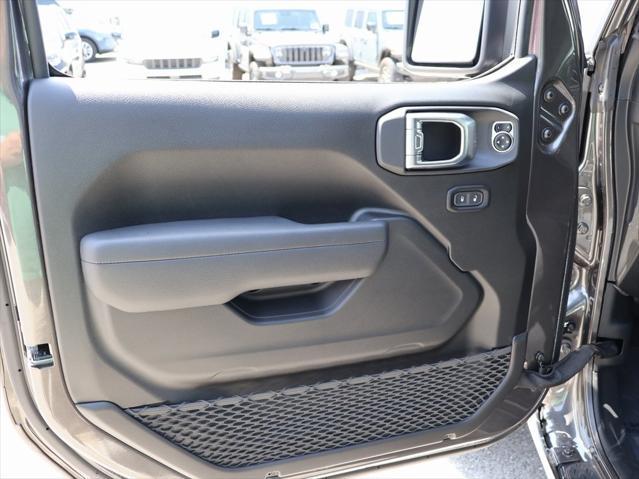 new 2025 Jeep Gladiator car, priced at $44,573