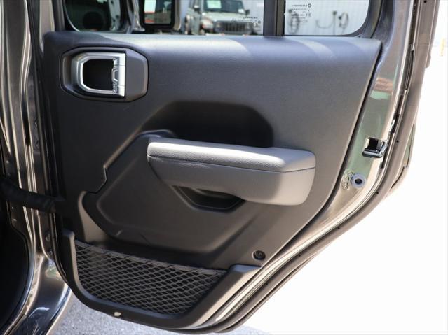 new 2025 Jeep Gladiator car, priced at $44,573