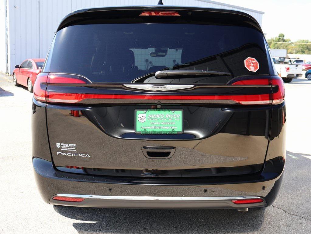 new 2026 Chrysler Pacifica car, priced at $43,581
