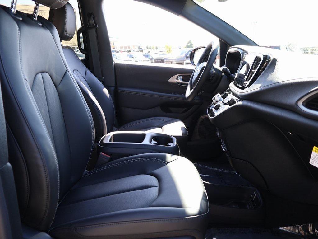new 2026 Chrysler Pacifica car, priced at $43,581