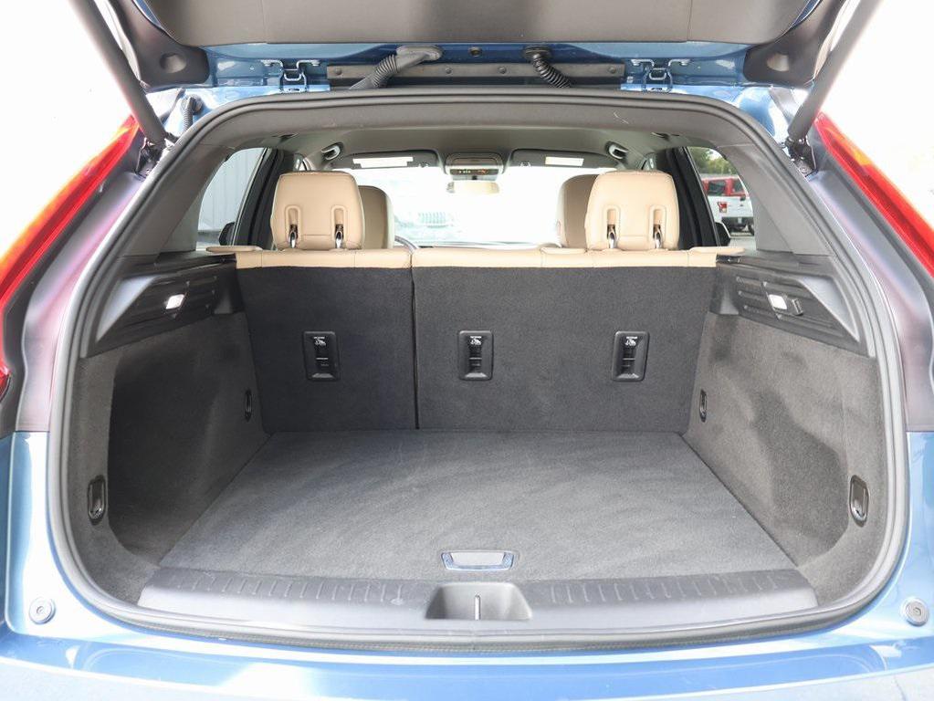 used 2024 Cadillac XT4 car, priced at $31,999