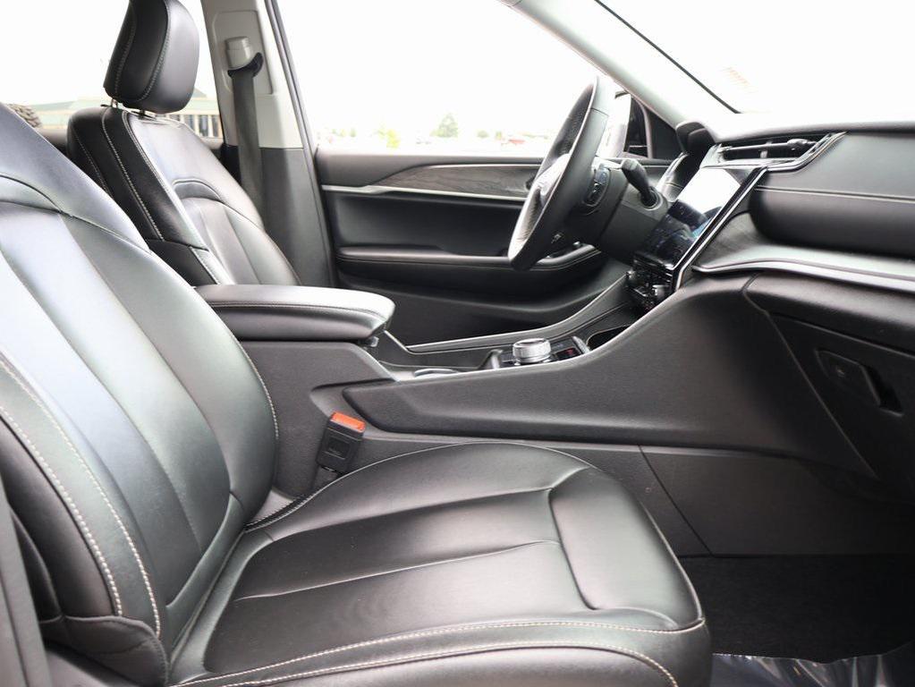 used 2024 Jeep Grand Cherokee car, priced at $31,199