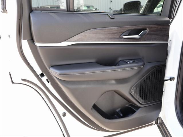new 2025 Jeep Grand Cherokee car, priced at $43,276