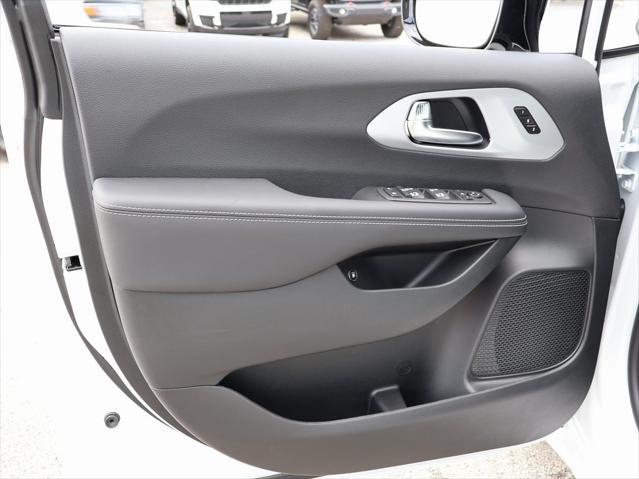 new 2025 Chrysler Pacifica Hybrid car, priced at $50,800