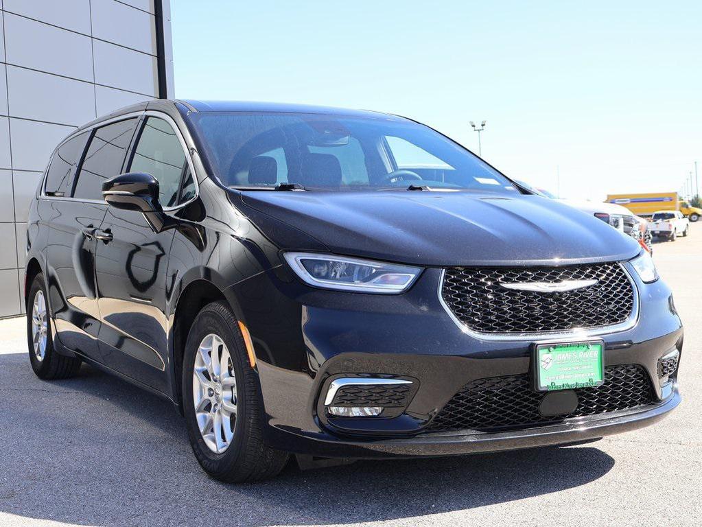 used 2025 Chrysler Pacifica car, priced at $32,999