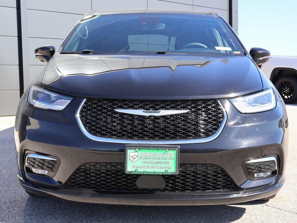 used 2025 Chrysler Pacifica car, priced at $32,999