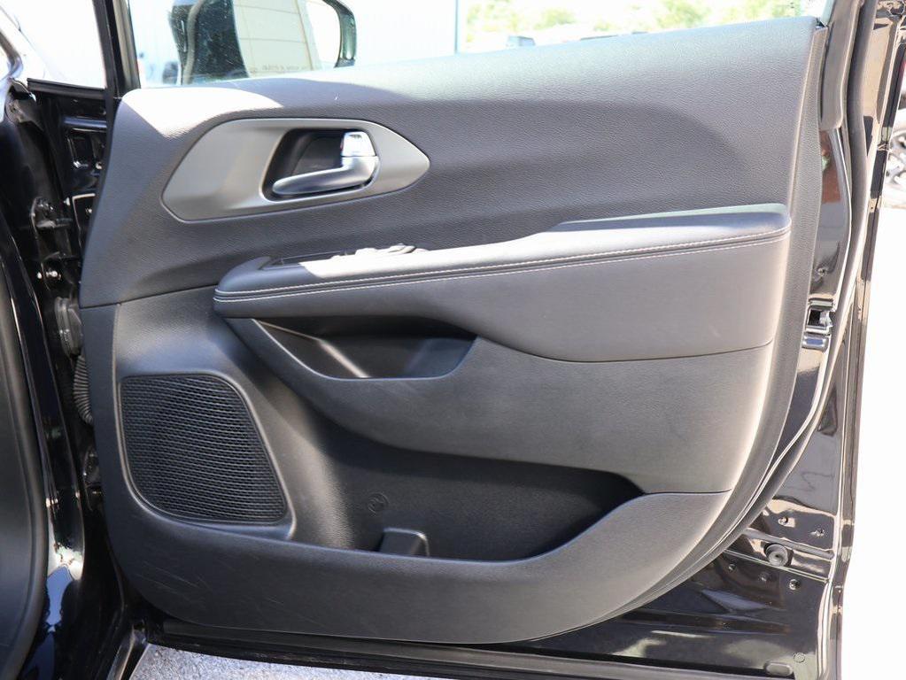 used 2025 Chrysler Pacifica car, priced at $32,999