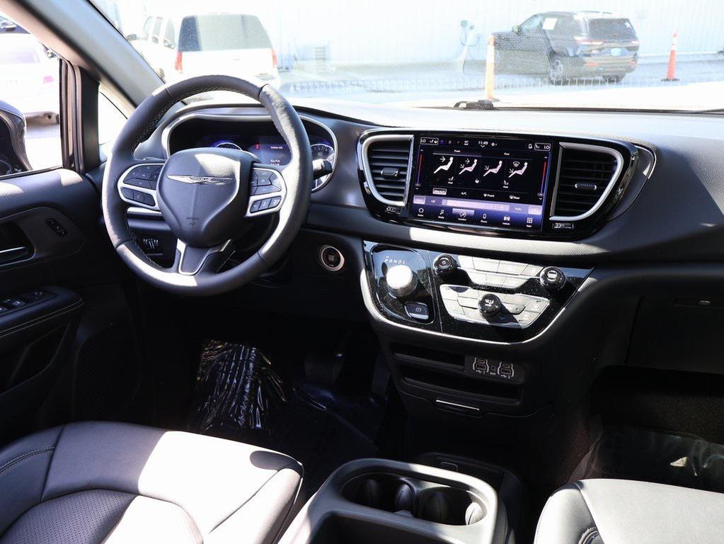 used 2025 Chrysler Pacifica car, priced at $32,999