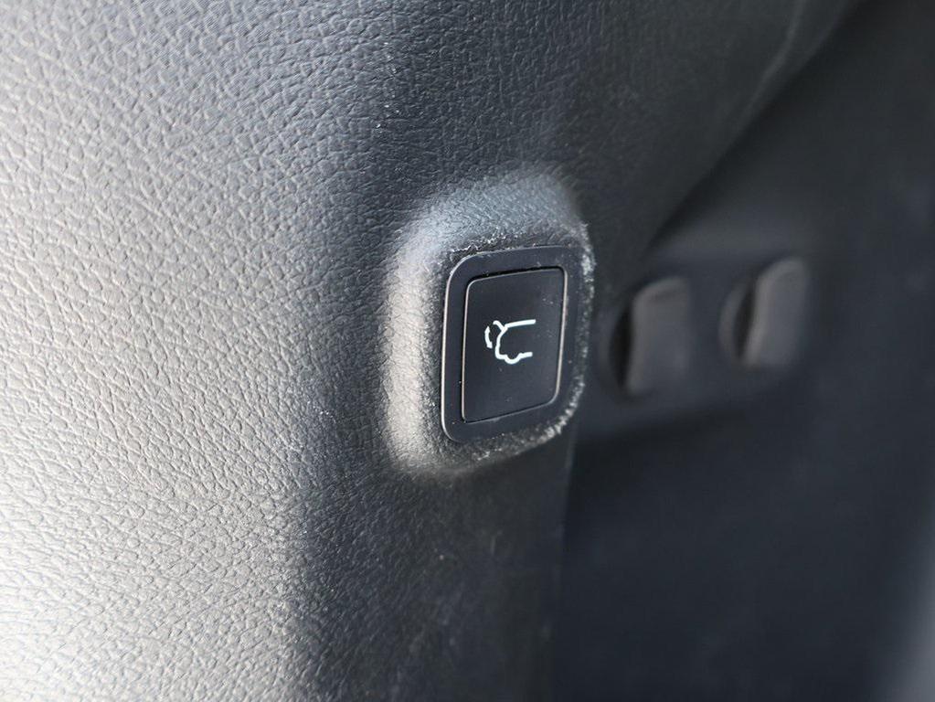 used 2023 Jeep Cherokee car, priced at $22,694