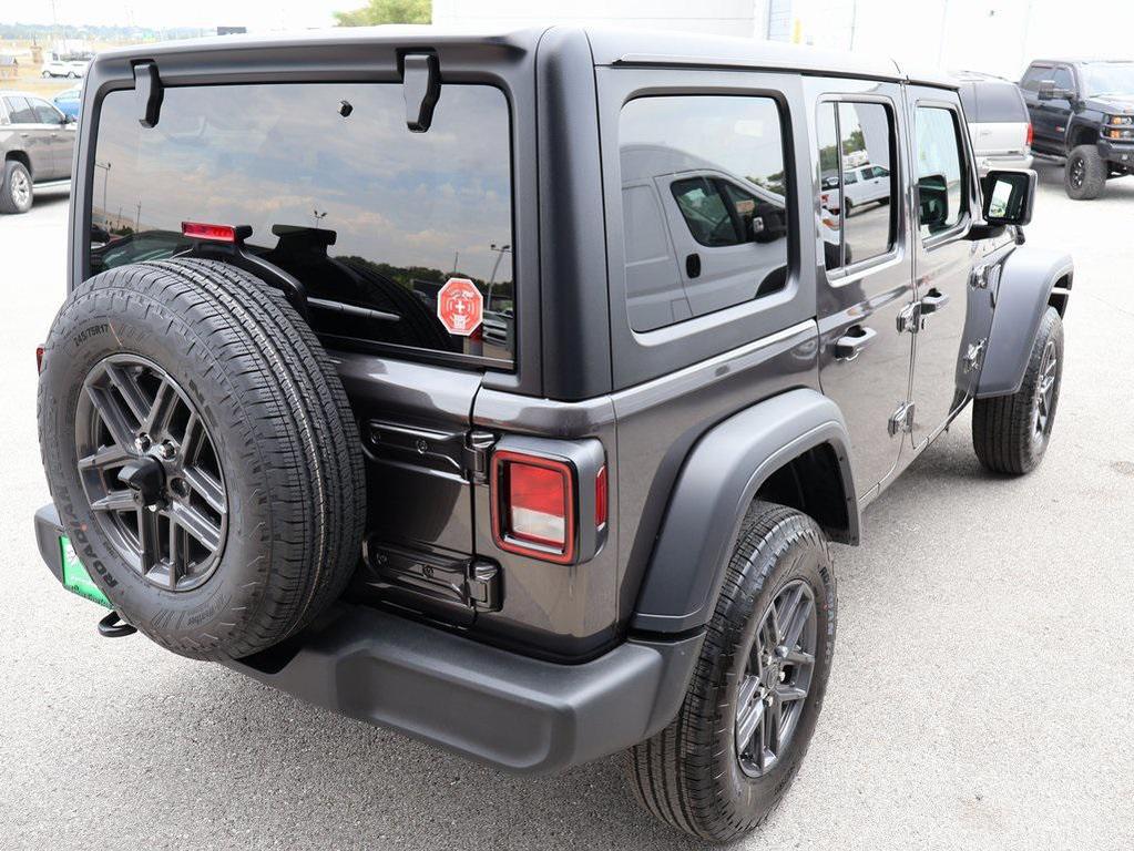 new 2025 Jeep Wrangler car, priced at $47,170