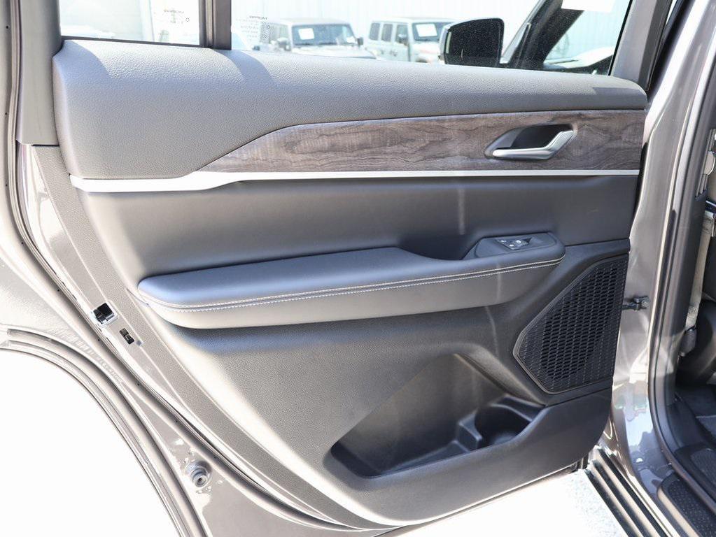 new 2025 Jeep Grand Cherokee L car, priced at $44,727