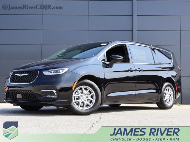 new 2025 Chrysler Pacifica car, priced at $39,252